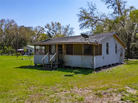 428 E Broward St, Bowling Green, FL 33834
