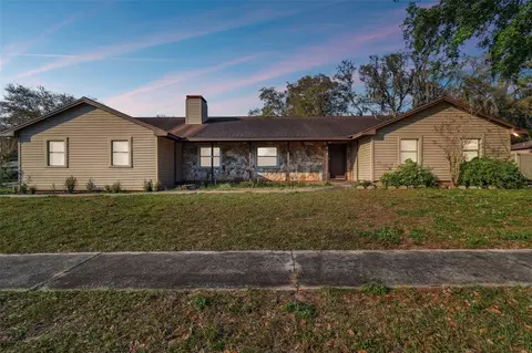 618 King Henry Ct, Seffner, FL 33584