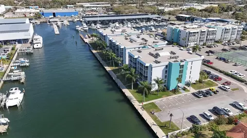4900 38th Way S #301, Saint Petersburg, FL 33711