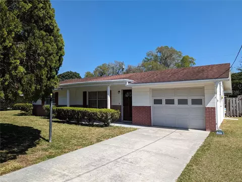 5914 Wilson Dr, Zephyrhills, FL 33542