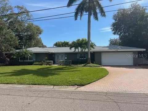 7920 Garden Dr N, Saint Petersburg, FL 33710