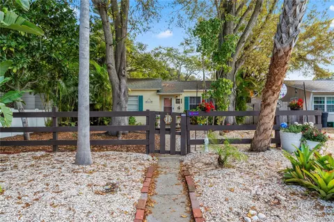 2642 45th St S, Gulfport, FL 33711