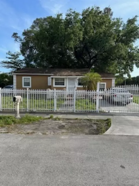 1578 NW 102nd St, Miami, FL 33147