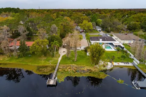 18607 Lakeshore Dr, Lutz, FL 33549