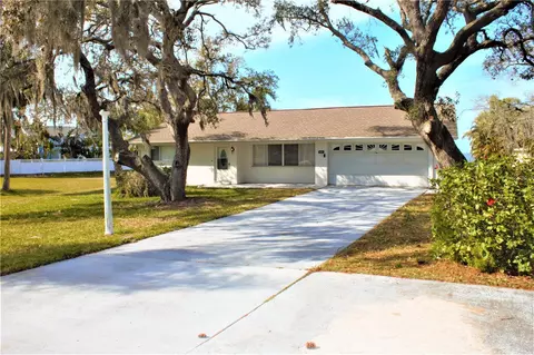 3404 Pineview Dr, Holiday, FL 34691