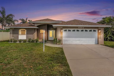 6664 68th St E, Bradenton, FL 34203
