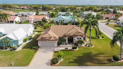 2227 New Bedford Dr, Sun City Center, FL 33573