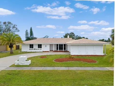 2475 Beacon Dr, Port Charlotte, FL 33952