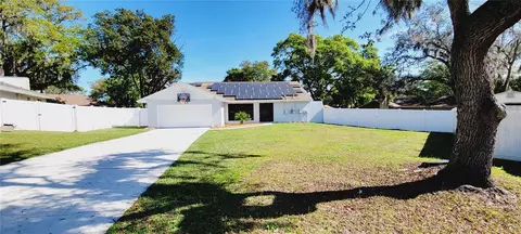 1105 Ridgefield Dr, Valrico, FL 33594