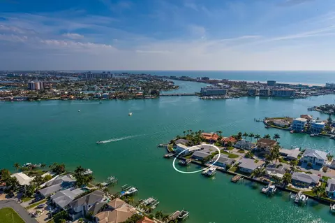 11085 6th St E, Treasure Island, FL 33706