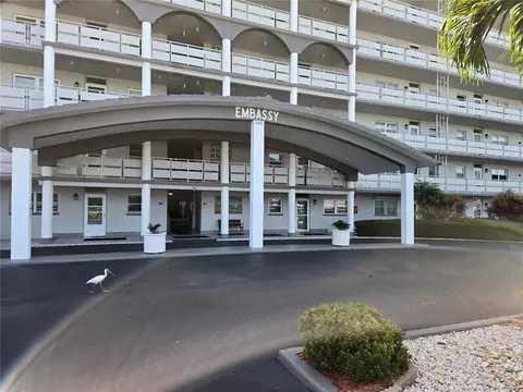 5900 Shore Blvd S #211, Gulfport, FL 33707