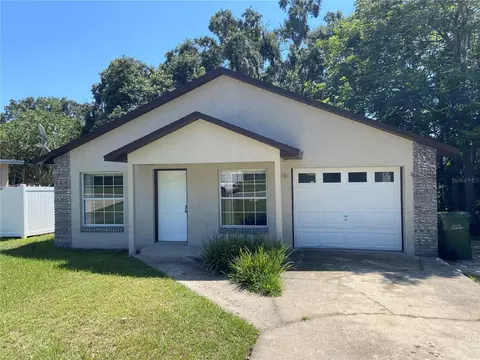 911 E Magnolia St, Leesburg, FL 34748