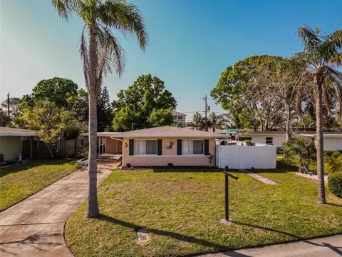 551 Tradewinds Dr, Dunedin, FL 34698