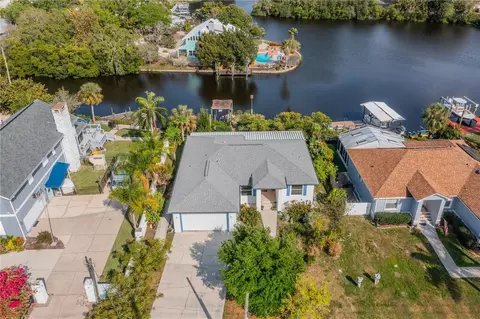 104 4th St SW, Ruskin, FL 33570