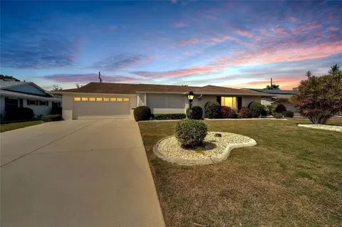 807 Fox Hills Dr, Sun City Center, FL 33573