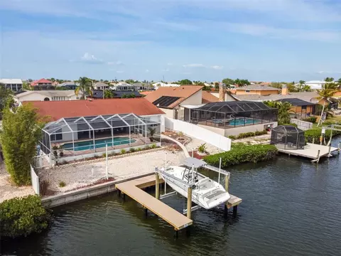 908 Chipaway Dr, Apollo Beach, FL 33572