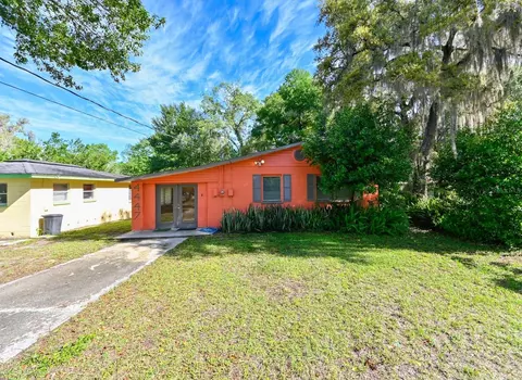 4447 Pocahontas Dr, Dade City, FL 33523