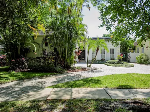 2912 W Wallcraft Ave, Tampa, FL 33611