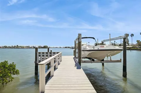 16311 Redington Dr, Redington Beach, FL 33708