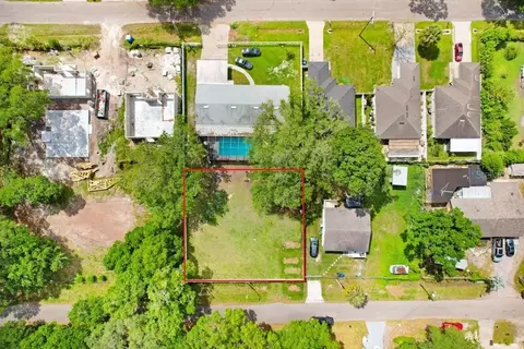 33 S Rd S Ave, Tampa, FL 33619
