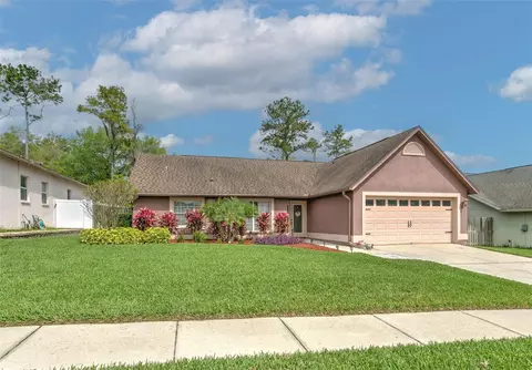 2028 Alafia Oaks Dr, Valrico, FL 33596