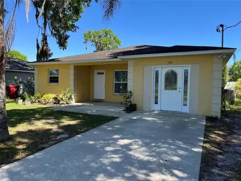 104 Drake St, Plant City, FL 33563