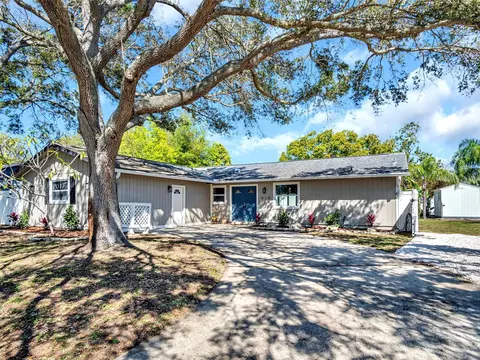 410 Oxford Rd, Palm Harbor, FL 34683