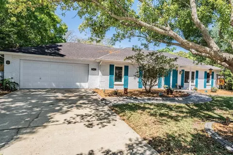 15604 Woodway Dr, Tampa, FL 33613