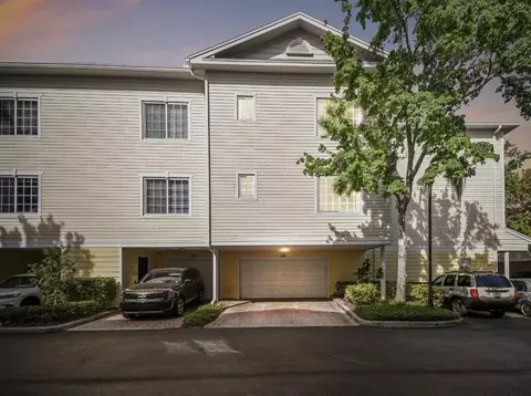 9873 Meadow Field Cir #307, Tampa, FL 33626