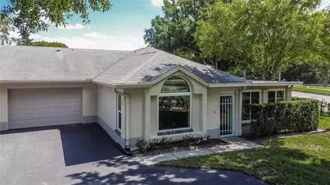 1220 Golfview Woods Dr #1220, Sun City Center, FL 33573