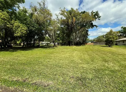 806 Lamont Pl, Temple Terrace, FL 33617