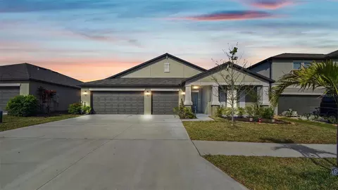 5425 Leslie Canyon Dr, Wimauma, FL 33598