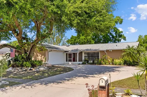 2206 Cornell Dr, Riverview, FL 33578