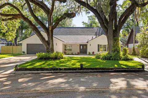 1102 N Riverhills Dr, Temple Terrace, FL 33617