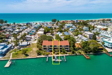 135 92nd Ave #3, Treasure Island, FL 33706