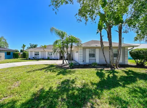 3913 Fontainbleau Dr, Tampa, FL 33634