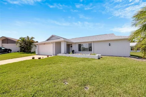 2800 Thistle Ct S, Palm Harbor, FL 34684