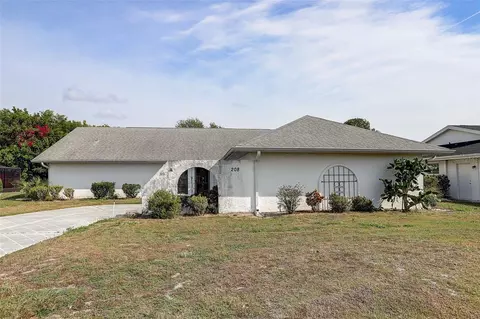 208 Stonehouse Ct, Sun City Center, FL 33573