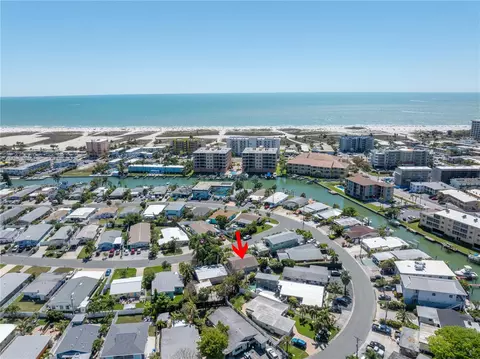 11455 2nd St E, Treasure Island, FL 33706