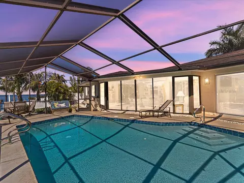 1126 S Florida Ave, Tarpon Springs, FL 34689