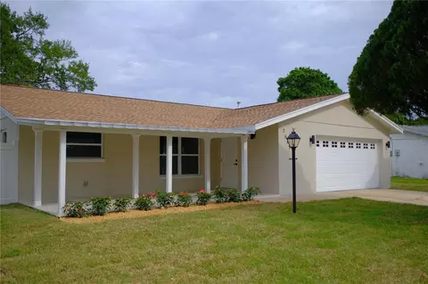 7665 92nd St N, Seminole, FL 33777
