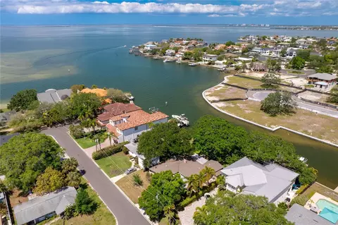 5009 W Spring Lake Dr, Tampa, FL 33629