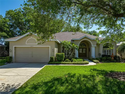 12215 Woodlands Cir, Dade City, FL 33525