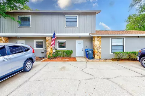 10132 Lake Oak Cir, Tampa, FL 33624