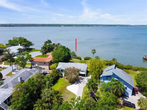 614 Shore Dr E, Oldsmar, FL 34677