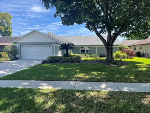 6402 Huntington Dr, Zephyrhills, FL 33542