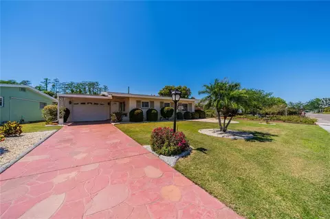 910 Augusta Dr, Sun City Center, FL 33573