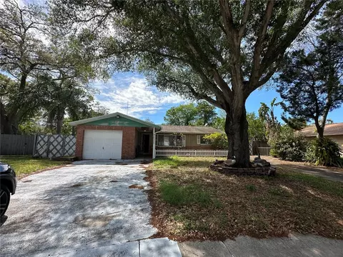 8532 Lantana Dr, Seminole, FL 33777