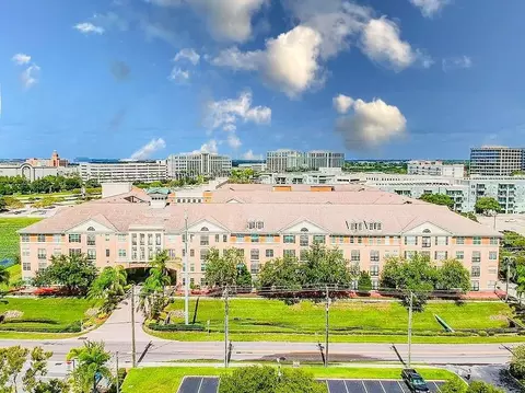 4221 W Spruce St #2402, Tampa, FL 33607