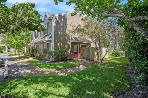 16501 Lake Brigadoon Cir, Tampa, FL 33618